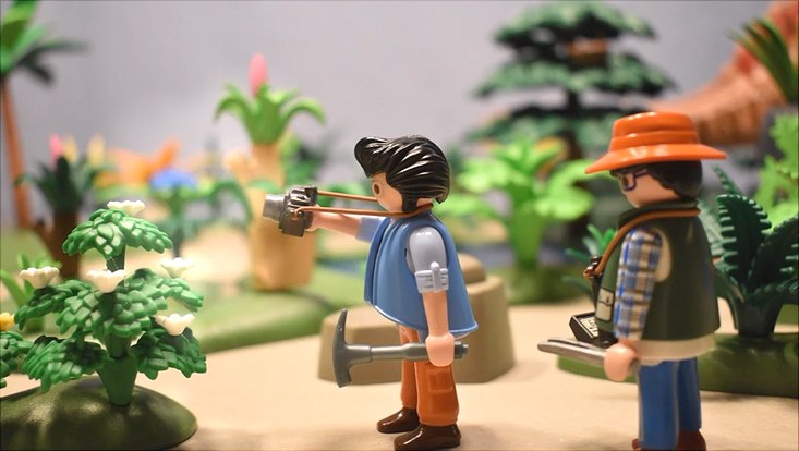 Zwei Playmobil-Figuren mit Forschungsausrüstung im Playmobil-Dschungel.