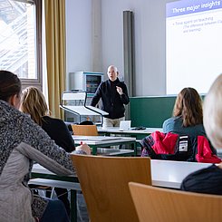 Vortrag von Kobi Guttermann (Kibbutzim College). Foto: Tilman Binz / Pädagogische Hochschule Karlsruhe