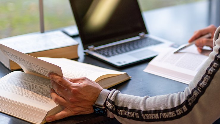 Herausragende wissenschaftliche Leistung: Einmal jährlich zeichnet die PHKA ihre besten studentischen Abschlussarbeiten aus. Foto: Kamuf/PHKA