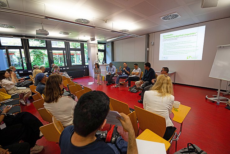 ALA-Konferenz 2024: Runder Tisch „Dekolonisierung der Angewandten Linguistik“, initiiert von PHKA-Professorin Isabel Martin. Foto: Joel Frank/Pädagogische Hochschule Karlsruhe