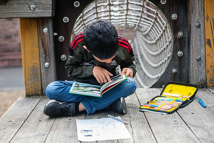 Lesefreude wirkungsvoll fördern: Das ist Ziel des hochschulübergreifenden Projekts boys & books. Foto: Joel Frank/PHKA