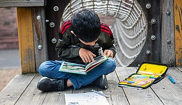 Lesefreude wirkungsvoll fördern: Das ist Ziel des hochschulübergreifenden Projekts boys & books. Foto: Joel Frank/PHKA