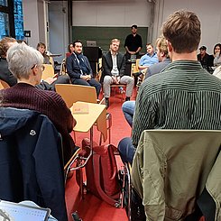 Multiperspektivisch: Evangelische, Katholische und Islamische Theologie, sowie Philosophie und Erziehungswissenschaften im Austausch. Foto: PHKA