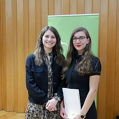 Léonie Trick (Vector Stiftung) und Deutschlandstipendiatin Felicitas Siwik (r.). Foto: Stefanie Krämer/Pädagogische Hochschule Karlsruhe