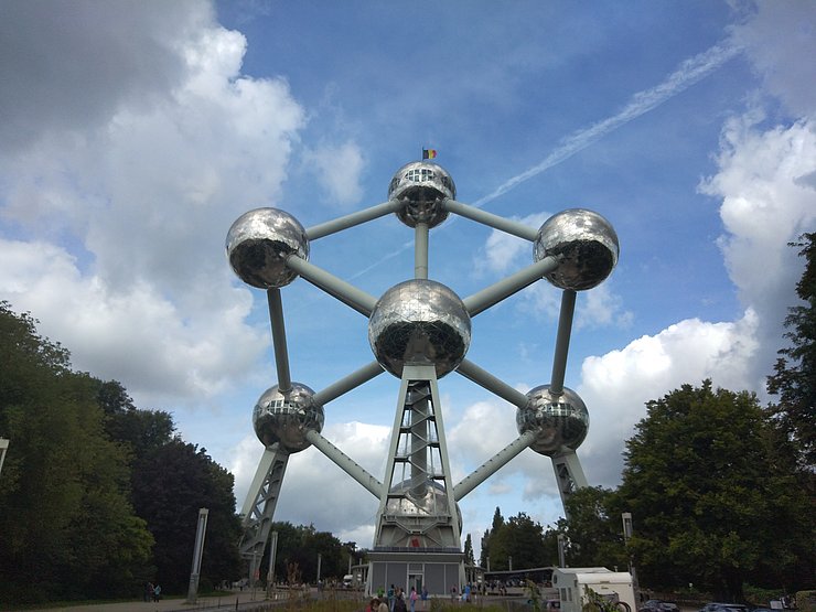 Bild zeigt das Atomium in Brüssel.