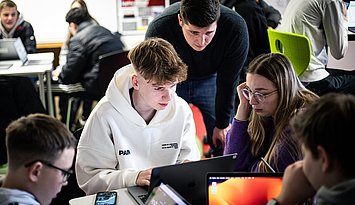 Für Schulen: Hackathon-Projekttag im Lehr-Lern-Labor Informatik an der PHKA. Foto: Joel Frank/Pädagogische Hochschule Karlsruhe