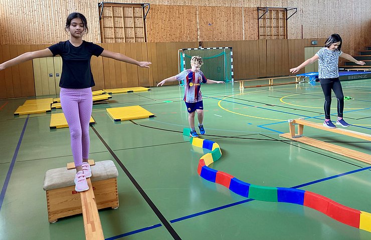 Sportschuhbande: Das an der PHKA entwickelte Angebot stärkt Kinder mit motorischem Förderbedarf. Foto: Caroline Handtmann