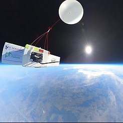 Stratosphärenballon - Physik am Rand zum Weltall: Die Forschungssonde in der Stratosphäre. Foto: PHKA