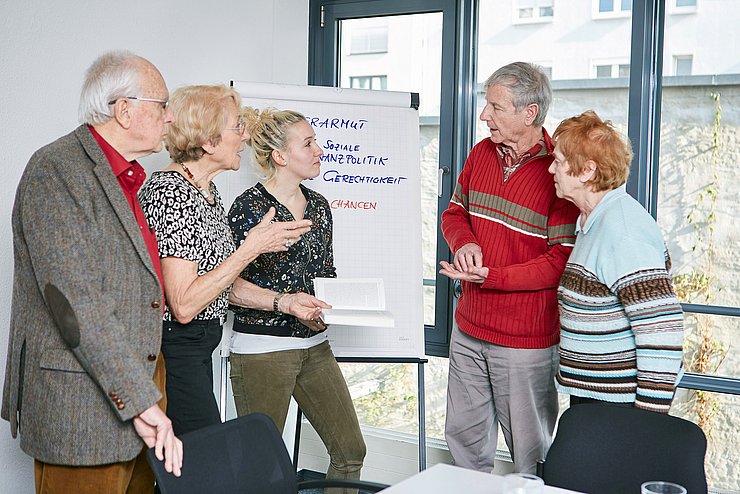 Die Bildung von älteren und alten Menschen steht im Fokus des Masterstudiengangs Geragogik der Pädagogischen Hochschule Karlsruhe. Foto: Thomas Schindel / Pädagogische Hochschule Karlsruhe