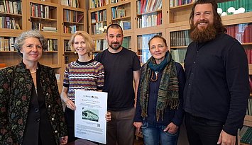 Von links nach rechts: Dr.in Liana Regina Iunesch, Dr.in Teresa Leonhard, Dr. Robert Pfützner, Dr.in Eveline Cioflec, Jun.-Prof. Dr. Sebastian Engelmann Von links nach rechts: Dr.in Liana Regina Iunesch, Dr.in Teresa Leonhard, Dr. Robert Pfützner, Dr.in Eveline Cioflec, Jun.-Prof. Dr. Sebastian Engelmann